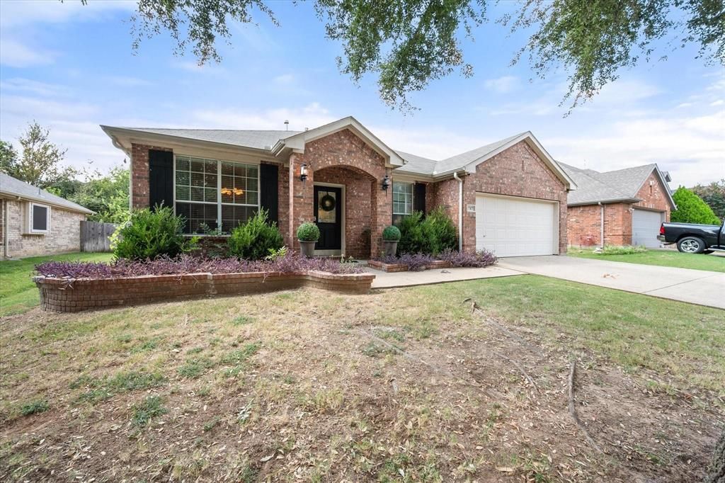 Photo of 717 Boone Trail, Mansfield, TX 76063 (MLS # 21162495)