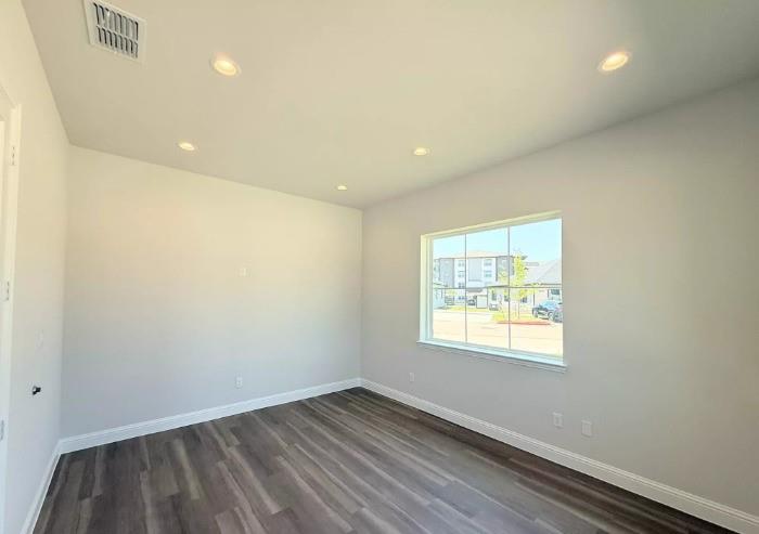 S13386 - Commercial Lease