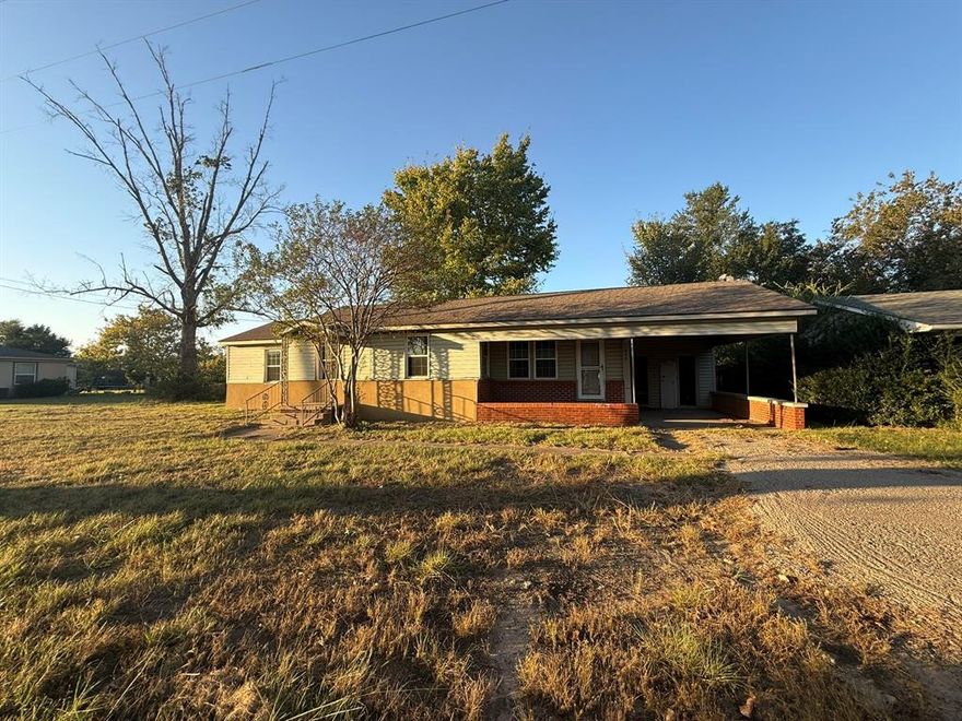 Located just a few blocks from the local schools, this home sits in an established and welcoming neighborhood. It offers aspacious yard — just under half an acre — providing plenty of room for outdoor living or future projects. The property doesneed a little TLC, making it a great opportunity for investors or first-time homebuyers looking to add their personal touch.Don’t miss this chance to own a home in the wonderful community of Van!
ADDITIONAL PICTURES