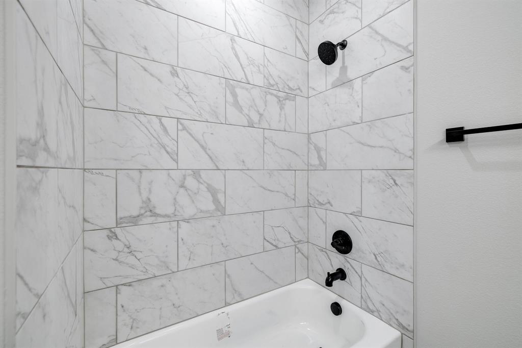 EDGEWOOD ESTS - Residential Lease