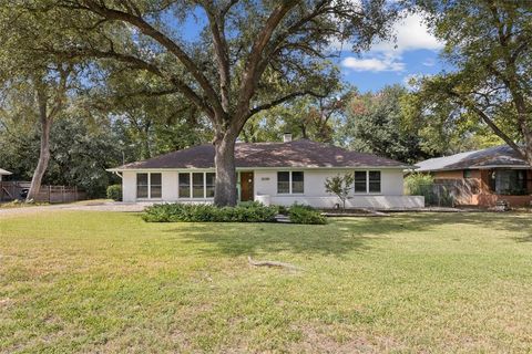 2039 Elmwood Boulevard Dallas TX 75224