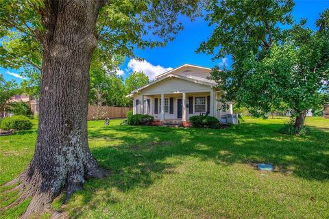 Photo of 1005 Church Street, Sulphur Springs, TX 75482 (MLS # 21102894)