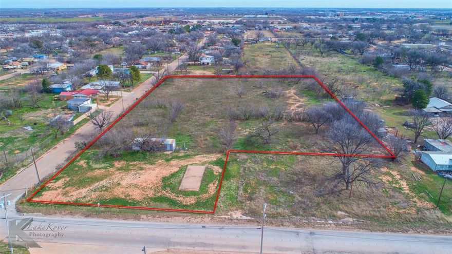 Commercial corner lot on Grape and Truman Street with residitcial acreage adjacent, .01 miles north of I-20. Total 2.903 acres is being offered with 1 ac zoned for commercial use and 1.96 acers zoned for residential. Ideally located on Grape Street between I-20 and Business Hwy 83-Pine Street.