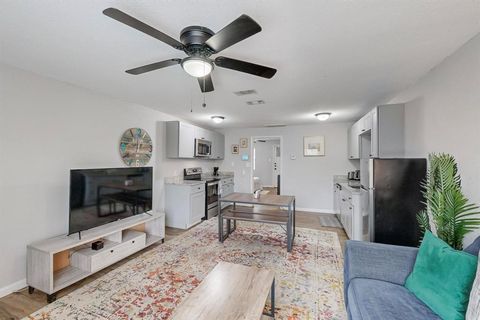 Photo of 1532 Whitaker Avenue, Dallas, TX 75216 (MLS # 21198353)