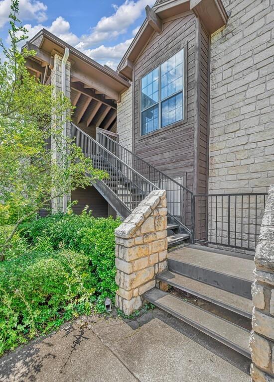 27095 Meadowmore Court 402