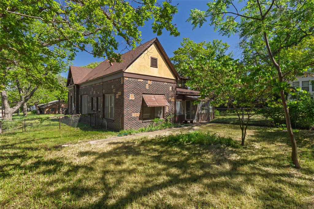 602 S Waco Street