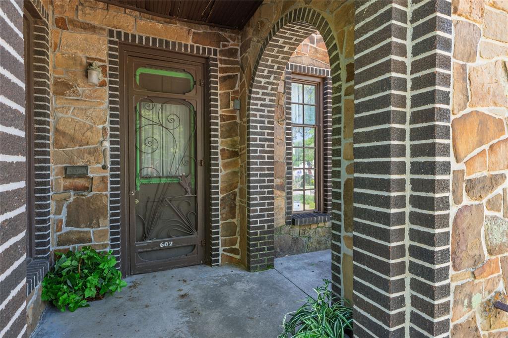 602 S Waco Street