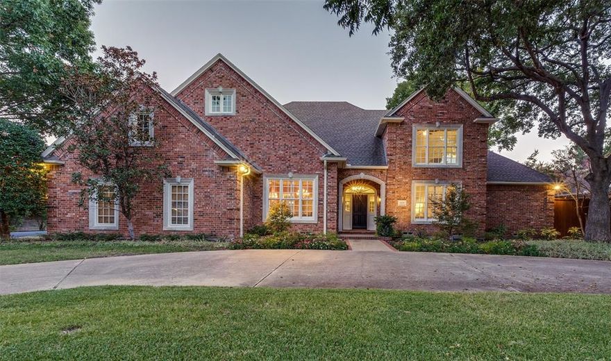 Quality built PIER+BEAM on a very private, oversize treed corner lot. Pool and large play yard. Walls of windows provide loads of natural sunlight into family room, kitchen, breakfast room, living area and master. Rich hardwood floors throughout most of the downstairs. The expansive island kitchen was totally redone in 2016 creating a dream kitchen with a huge island anchoring the space with tons of custom storage, Wolf and SubZero appliances, warming drawer and butlers pantry with beverage chiller. The breakfast area overlooks a charming small patio and beautifully landscaped grounds and a wall of French doors in the living room opens to the huge patio with 45 feet of heated, retractable screened patio space perfect for outdoor entertaining! Pool, spa and lots of green play space. 3 car garage and circle drive. Five oversized bedrooms, 3 with ensuite baths and the game room complete the upstairs. Tons of storage! See the list of recent updates on transaction desk.