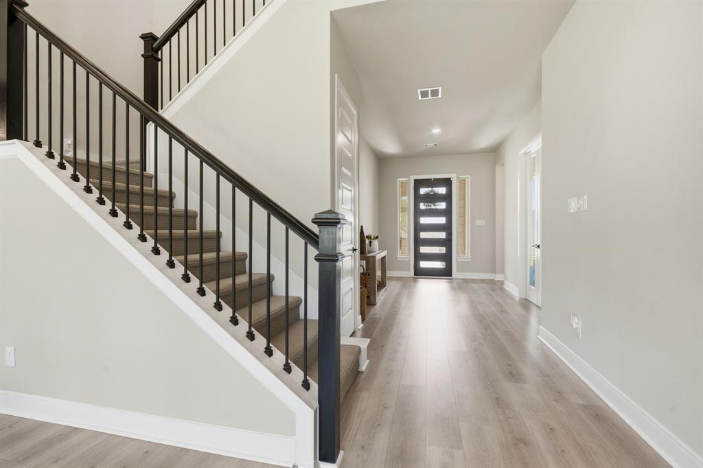 2033 Longspur Drive