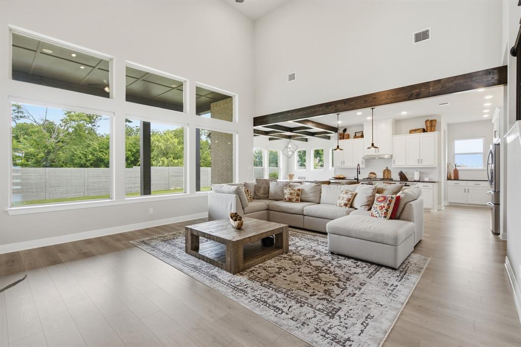 2033 Longspur Drive