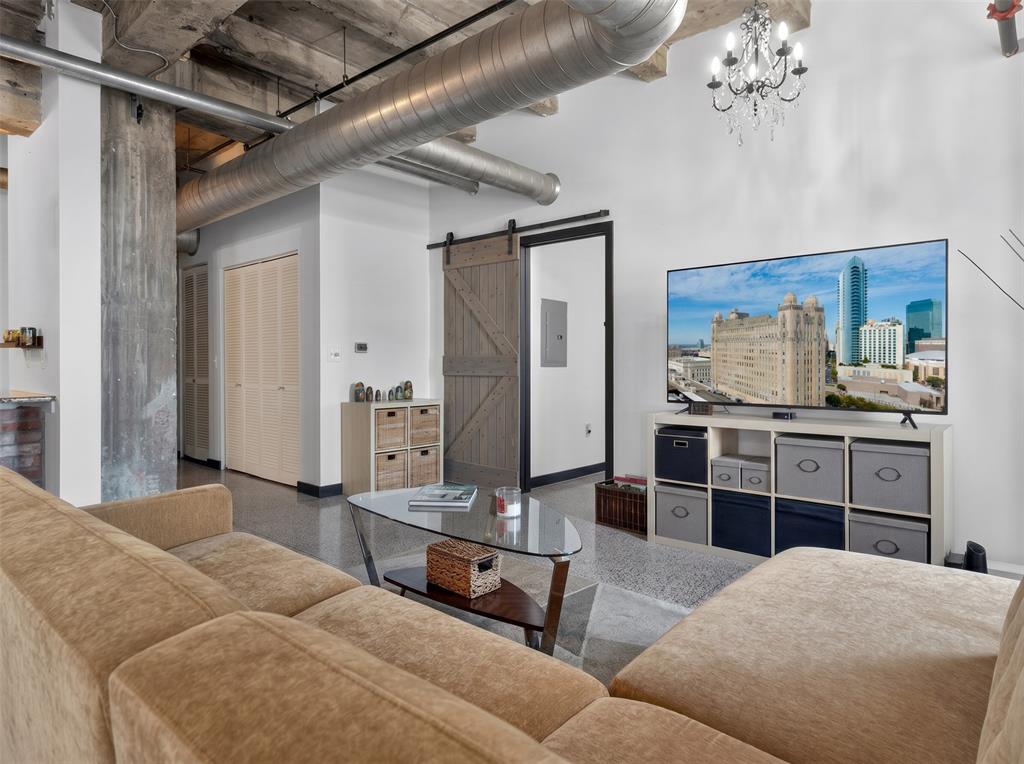 Texas & Pacific Lofts Condo - Residential