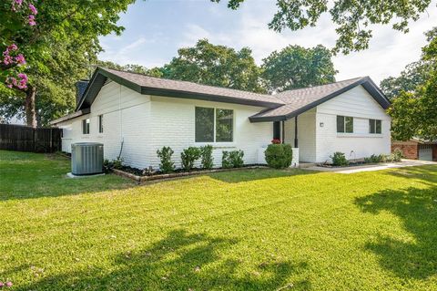 Photo of 740 Bedford CT, Hurst, TX 76053 (MLS # 21314846)