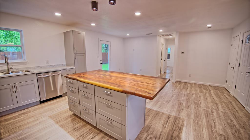 Alexander Kitchen Surv Abs #40 - Residential