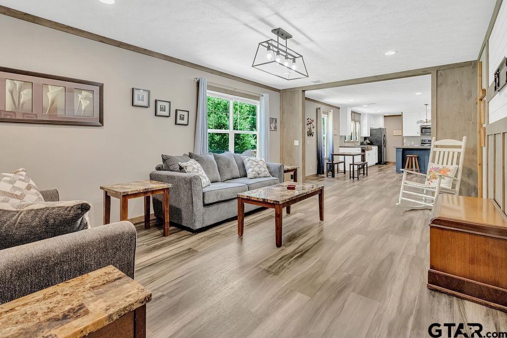 A100337-A0337 J Ellis - Residential