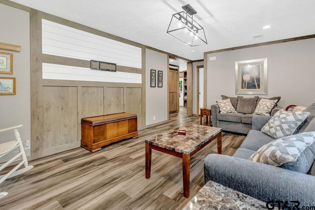 A100337-A0337 J Ellis - Residential