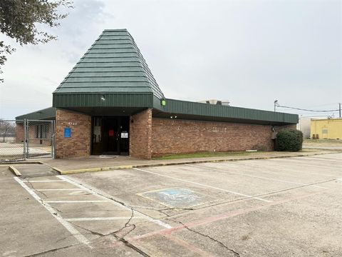 6808 Chapman Drive North Richland Hills TX 76182