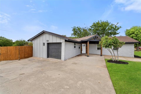 Photo of 303 Saffron Circle, Mesquite, TX 75149 (MLS # 21402151)