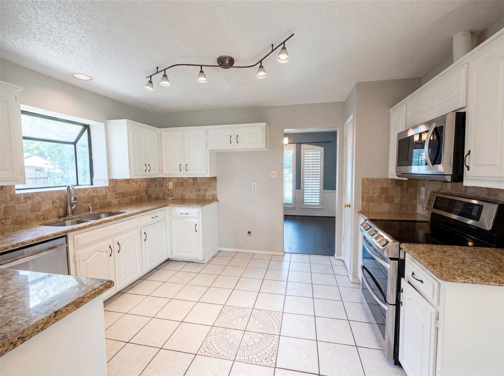 6712 Coach House Lane