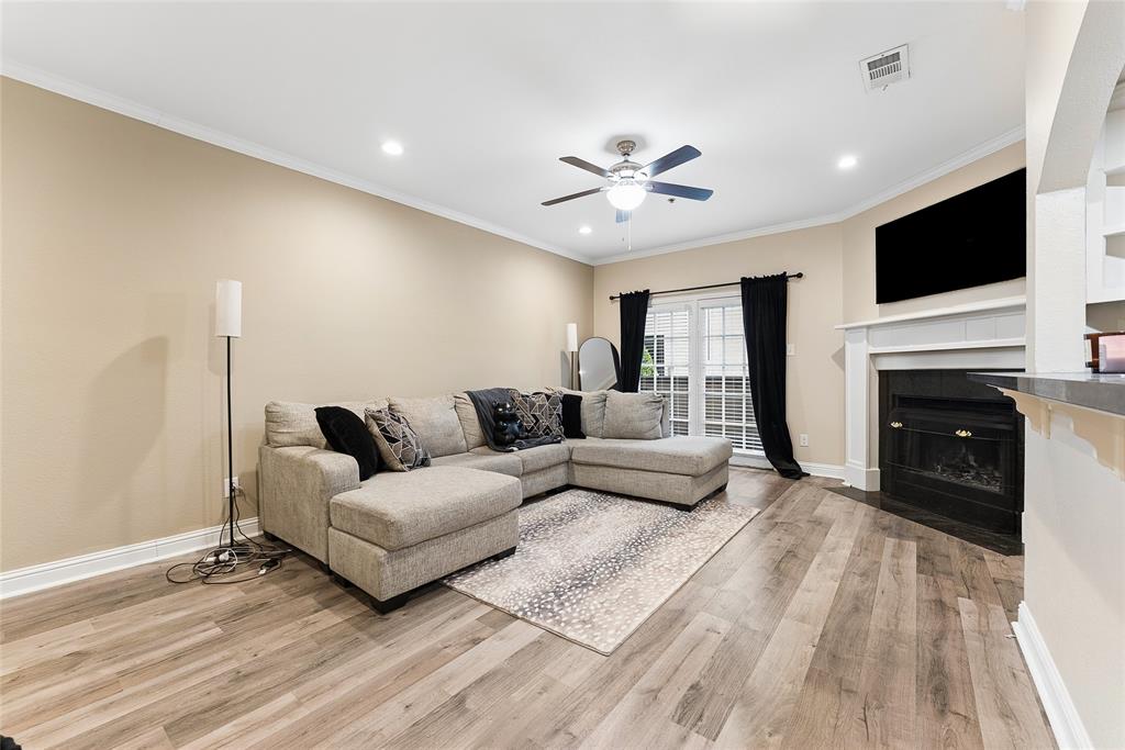 4102 Buena Vista Street 10