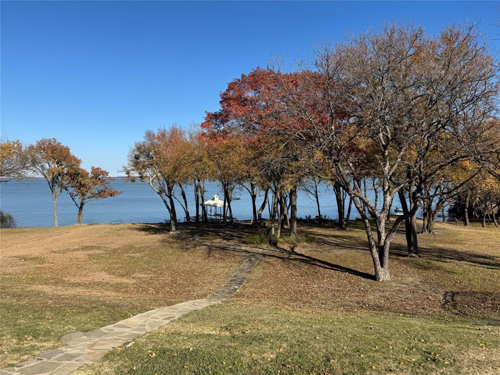 8909 Creekside Drive