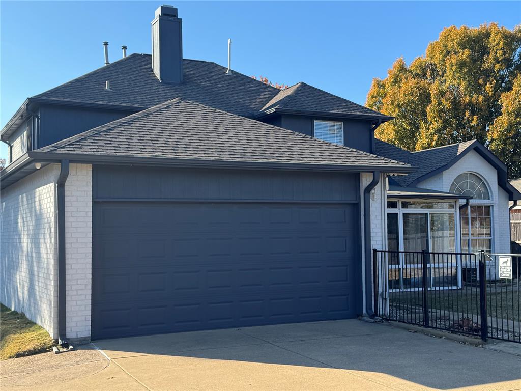 8909 Creekside Drive