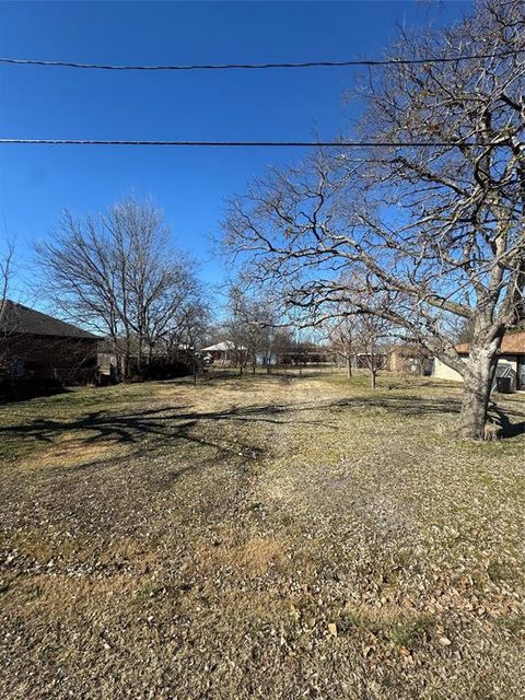 Photo of 260 E Cooper Street, Palmer, TX 75152 (MLS # 21173815)