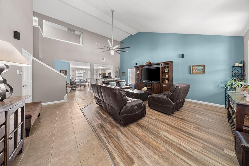 2102 Meadow View Drive