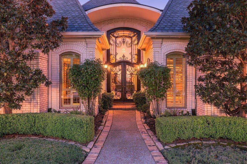 2711 Meadowview Drive