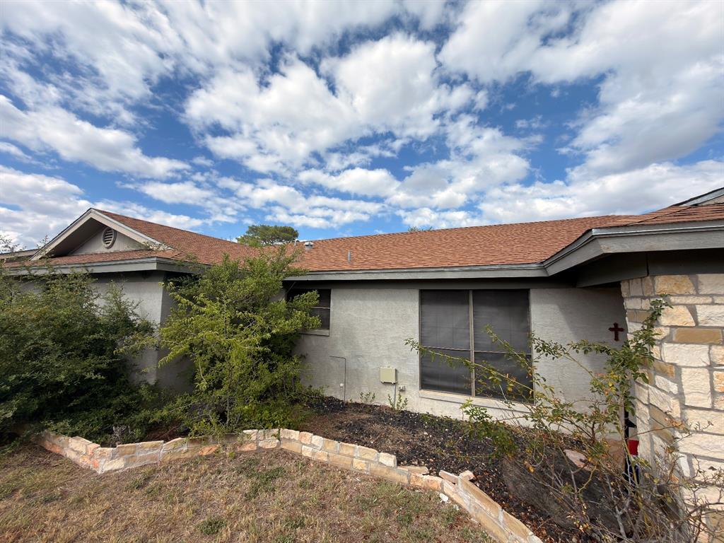 3826 Hillcrest Drive