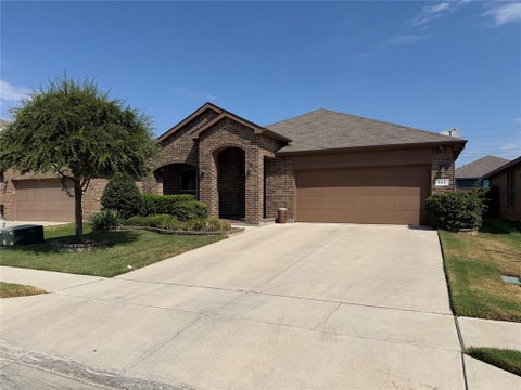Photo of 925 Meadow Scape Drive, Fort Worth, TX 76028 (MLS # 21396814)
