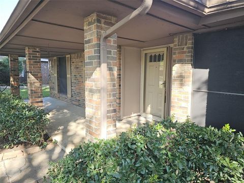 Photo of 827 Meandering Way, Mesquite, TX 75150 (MLS # 21187379)