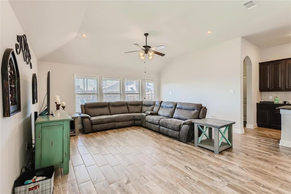 1025 Colonial Drive