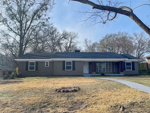 Photo of 2424 W Houston Street, Sherman, TX 75092 (MLS # 21203194)