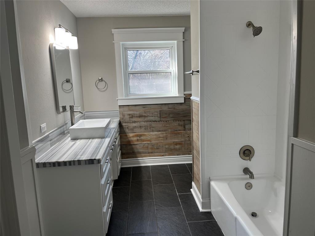 G-0625 JONES ELIZABETH - Residential