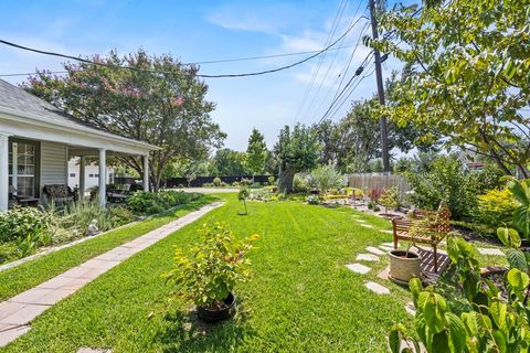 Tiny photo for 932 Williams Street, Rockwall, TX 75087 (MLS # 21016022)