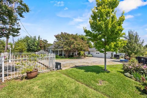 Tiny photo for 932 Williams Street, Rockwall, TX 75087 (MLS # 21016022)