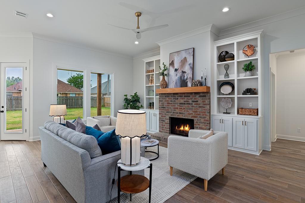 Pin Oak Landing - Residential