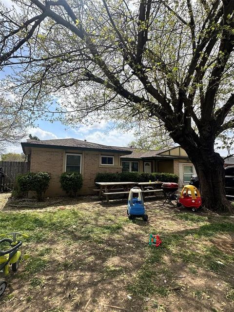 2612 Roberts Circle Arlington TX 76010