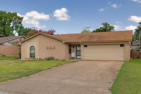 A home in Benbrook