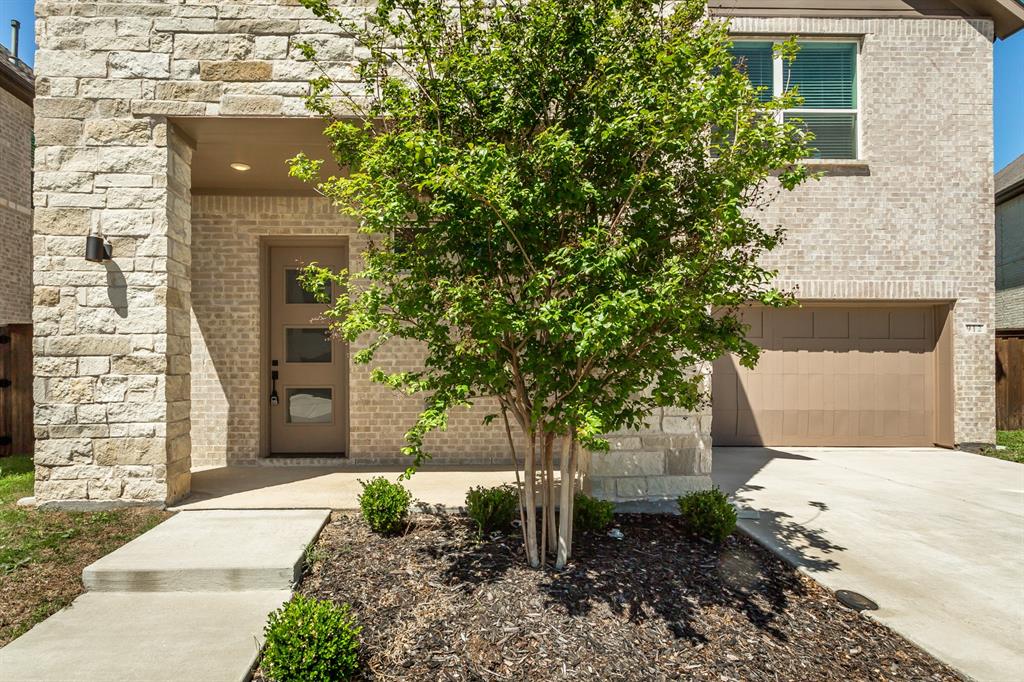 912 Banyan Tree Lane