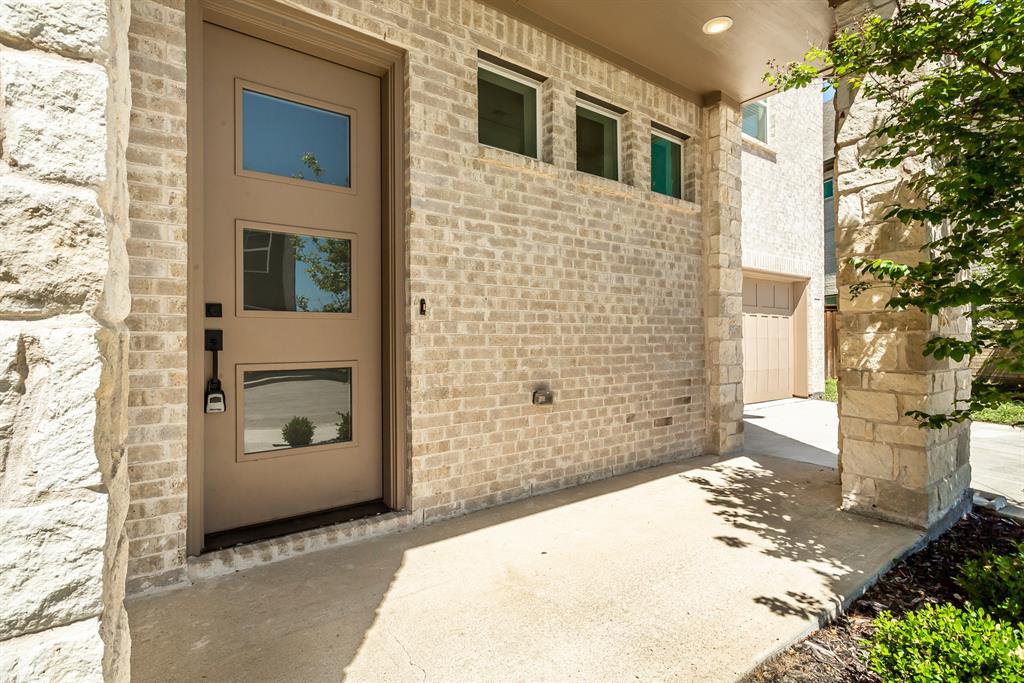 912 Banyan Tree Lane