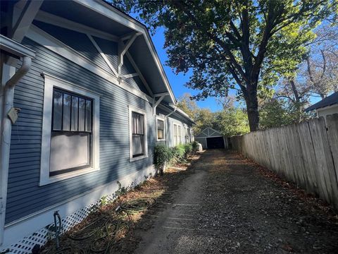 A home in Terrell