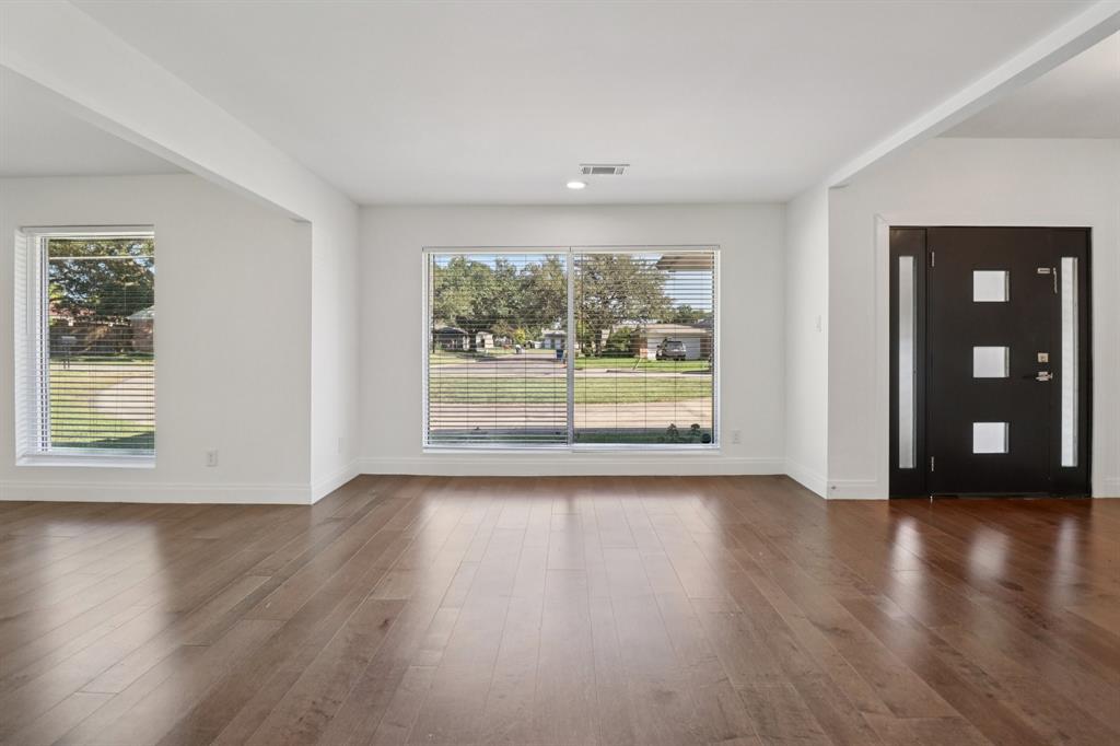 7326 La Cosa Drive