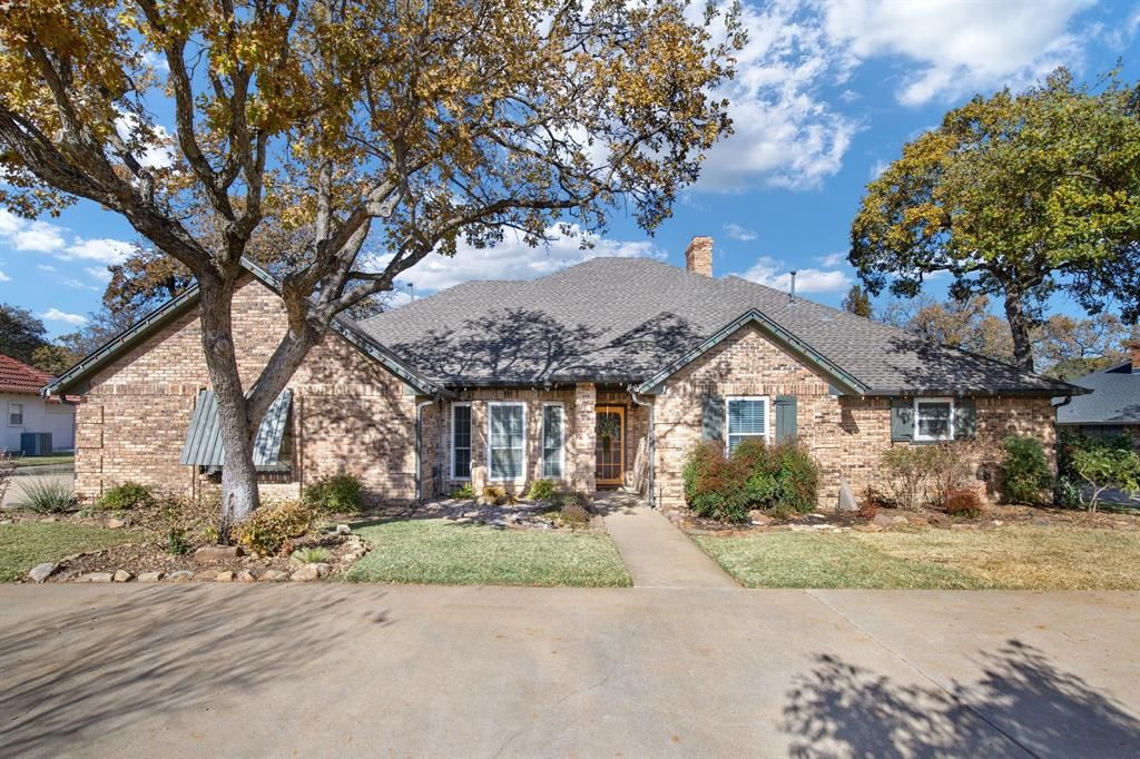 Photo of 9 Rolling Hills Circle, Denton, TX 76205 (MLS # 21131514)