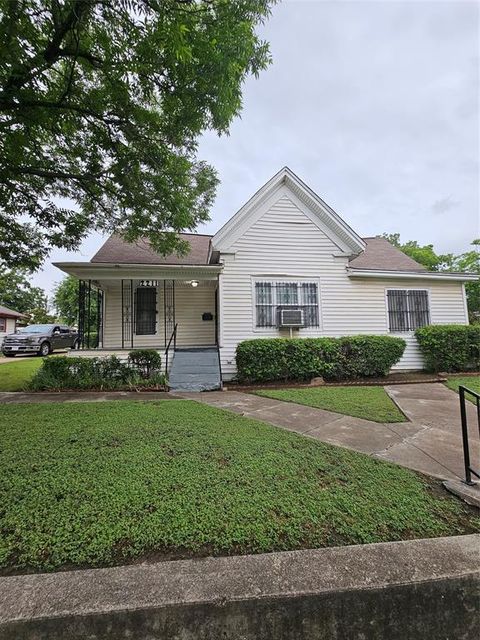 2211 Prairie Avenue Fort Worth TX 76164