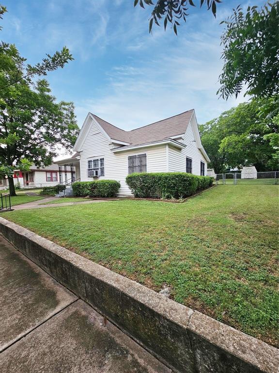 2211 Prairie Avenue