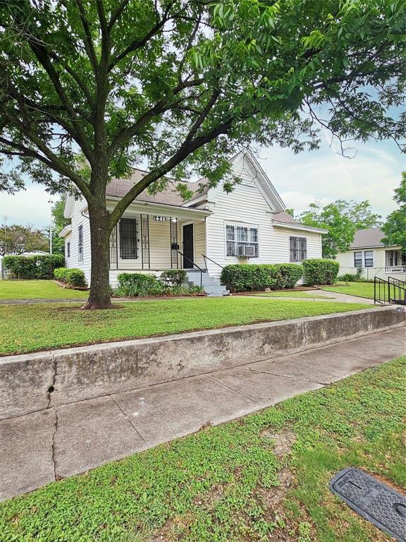 2211 Prairie Avenue