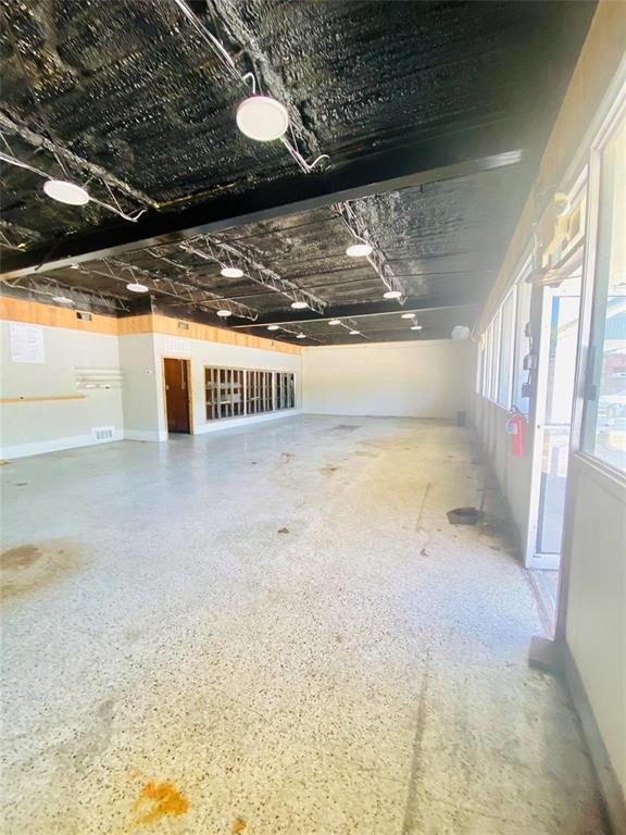 Oaks the Arlington - Commercial Sale
