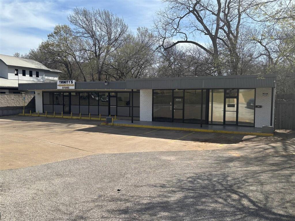 Oaks the Arlington - Commercial Sale