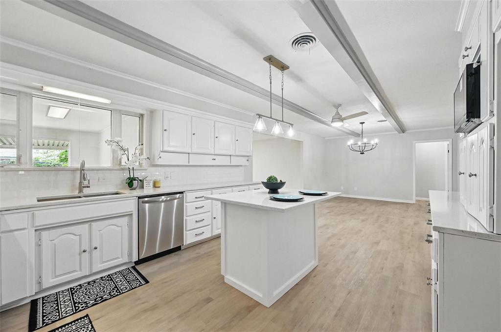 6729 Cylinda Sue Circle